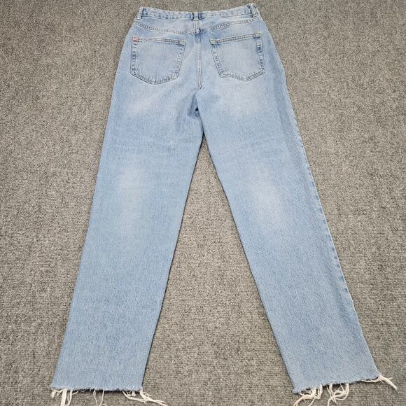 BDG Mom Straight Jeans Size 28 (28x30) Raw Cut Hem Medium Blue Wash Denim - Picture 2 of 8